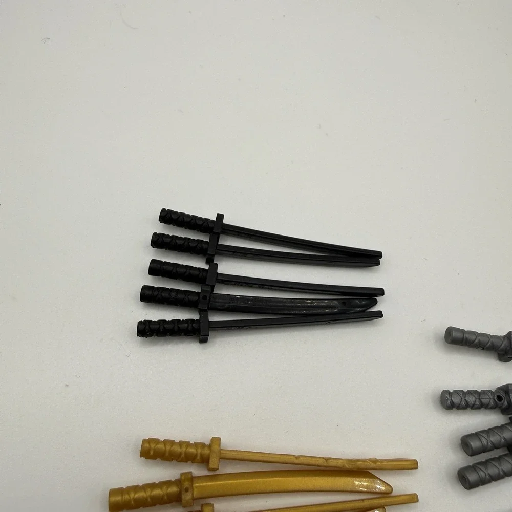 LEGO Ninjago Katana Lot 25 Pieces Minifigure Swords 10 Silver, Gold & 5 Black - Picture 5 of 5